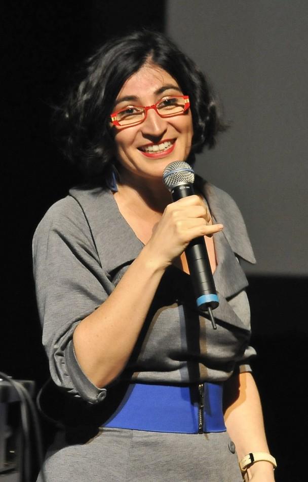 Negin+Farsad+uses+laughter+to+combat+stereotypes.