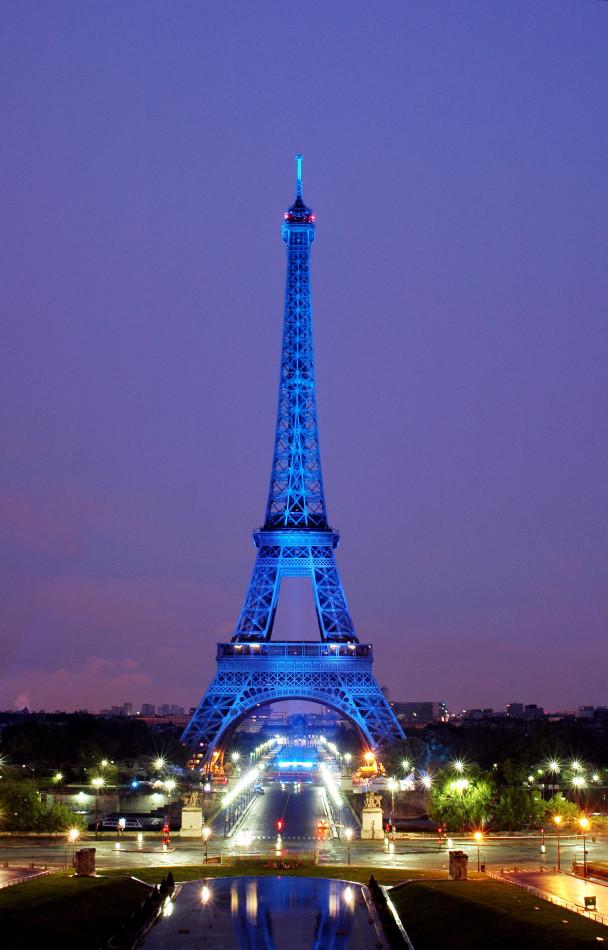 The+Eiffel+Tower+is+one+of+the+many+sites+students+will+visit+in+Paris.+