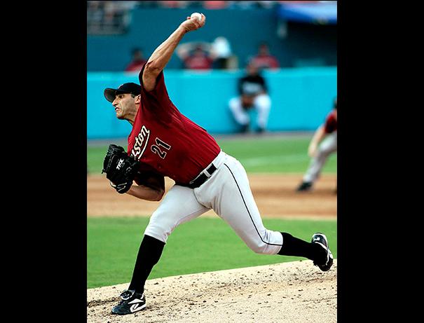 Andy+Pettitte+pitches+against+the+Florida+Marlins+in+2006+during+his+tenure+with+the+Houston+Astros.+The+MLB+stars+memorabilia+will+be+up+for+auction+Oct.+13+to+raise++money+for+San+Jac+student+scholarships.